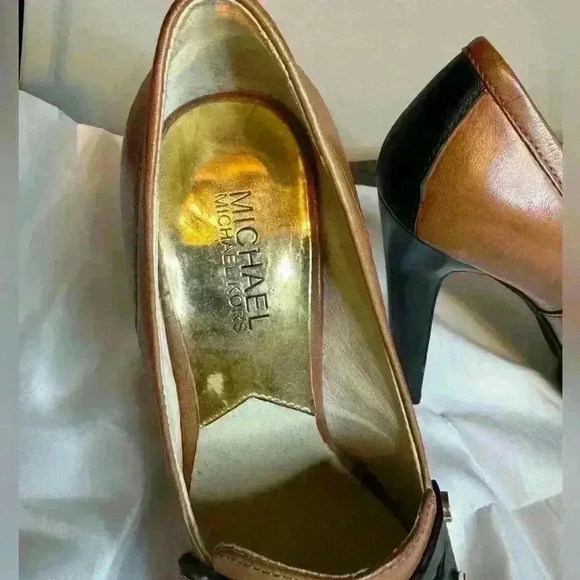 Michael Kors 2-tone platform heels - Picture 2 of 7